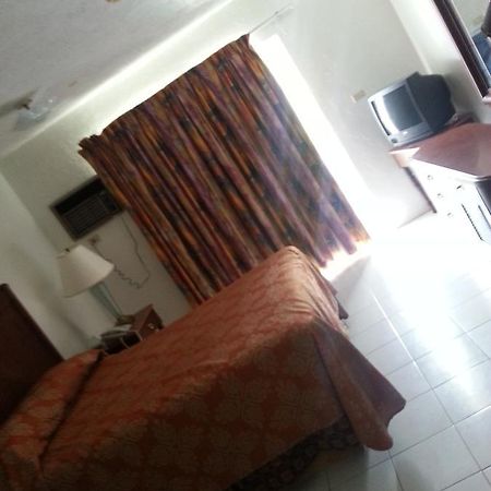 Nettie'S Different Of Nassau Casuarina'S Hotel ภายนอก รูปภาพ