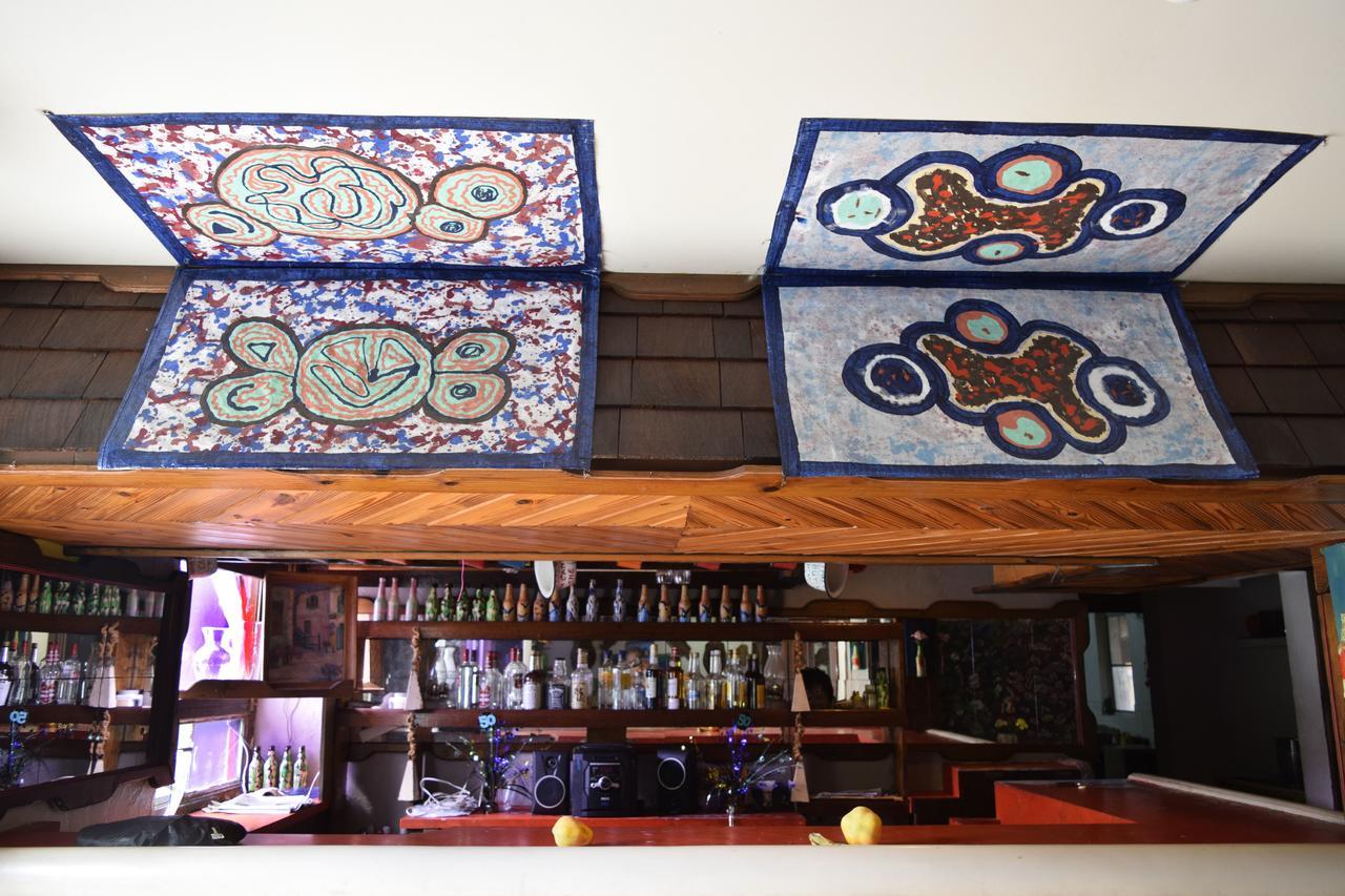 Nettie'S Different Of Nassau Casuarina'S Hotel ภายนอก รูปภาพ