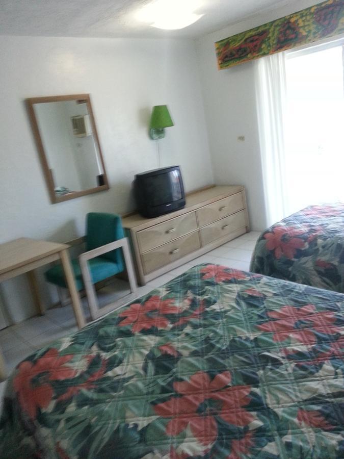 Nettie'S Different Of Nassau Casuarina'S Hotel ภายนอก รูปภาพ