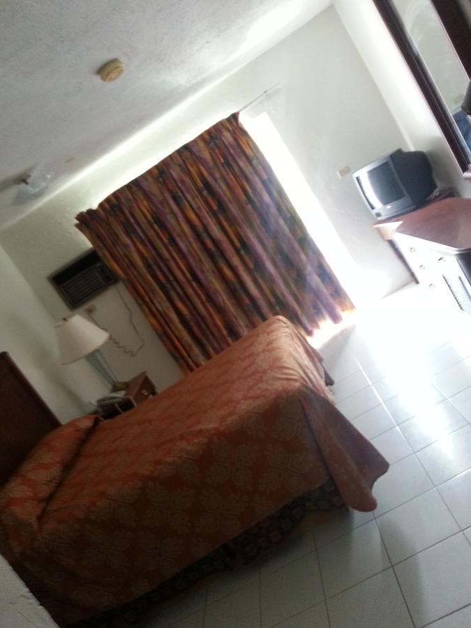 Nettie'S Different Of Nassau Casuarina'S Hotel ภายนอก รูปภาพ