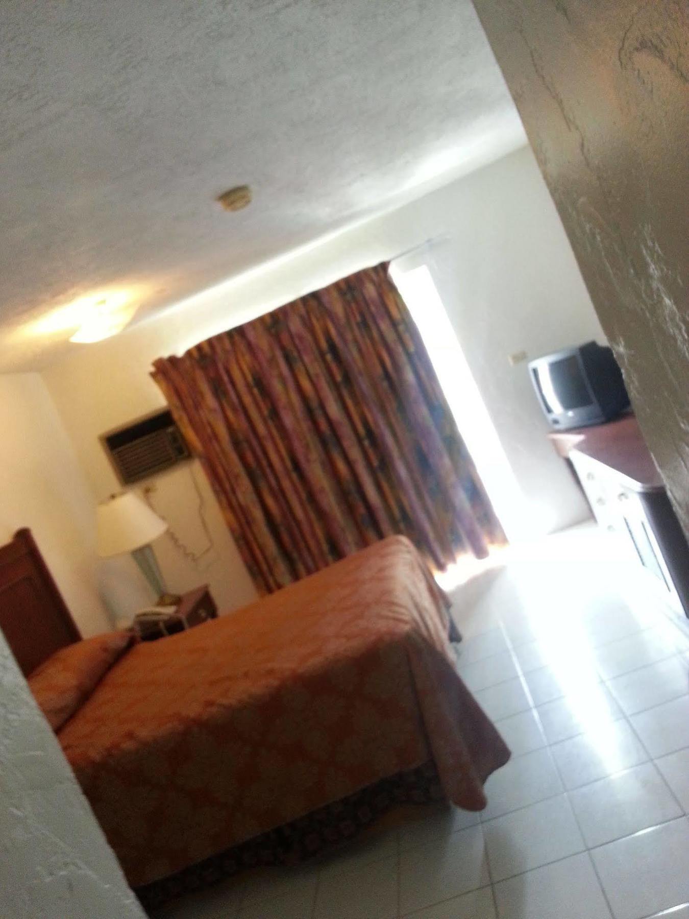 Nettie'S Different Of Nassau Casuarina'S Hotel ภายนอก รูปภาพ